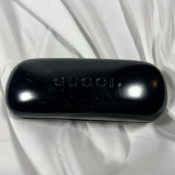 Gucci Brown Tortoiseshell Sunglasses with Oval Shape - Picture 5 of 5